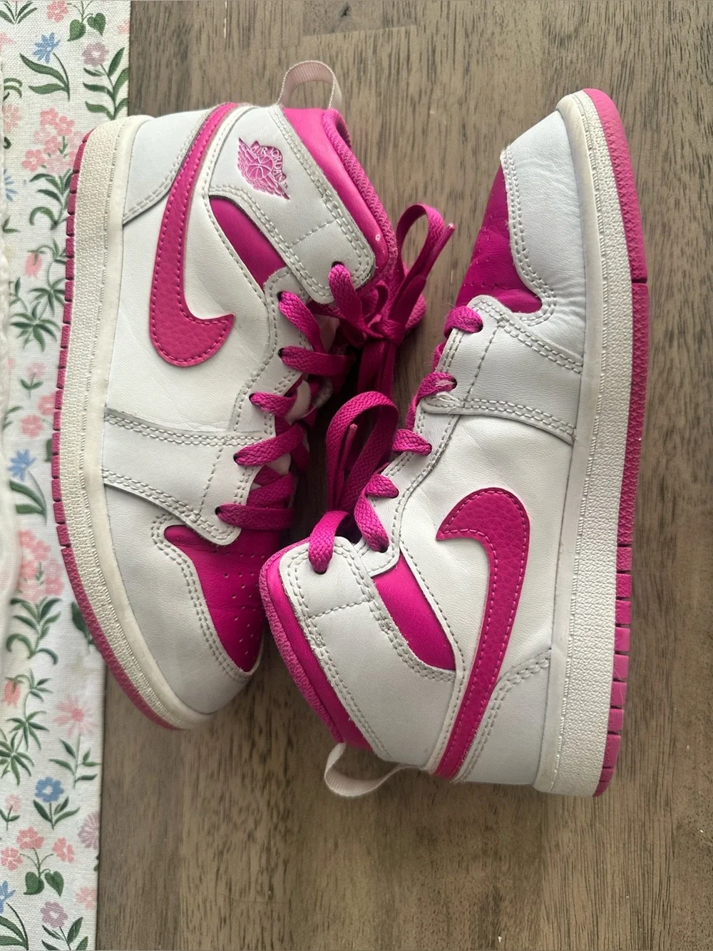 JORDAN 1 MID PS 'FIRE PINK Youth Shoes 2.5Y